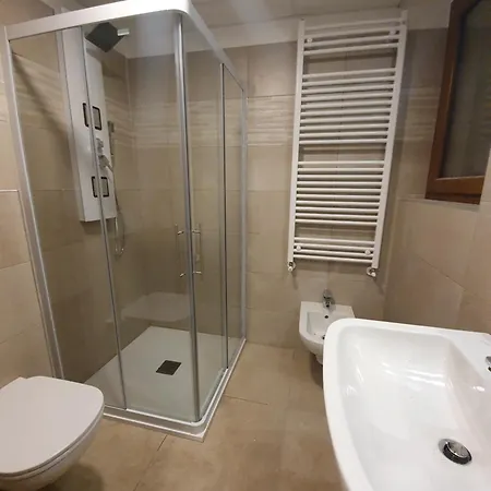 Azalea & Domo 3 באוונו